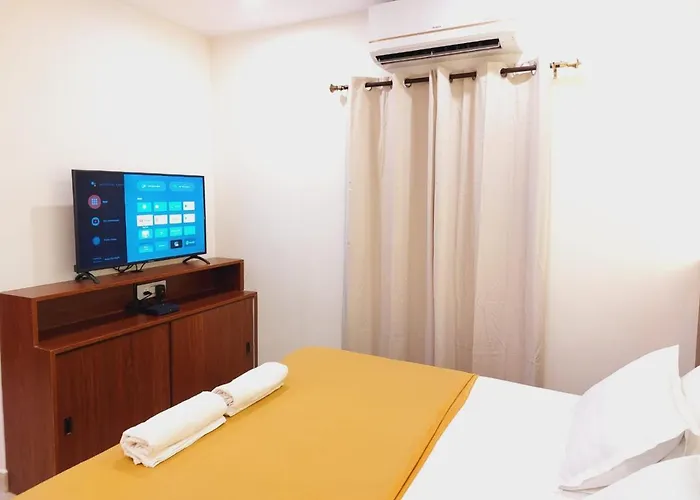 Chippy ResidencyAirport Hotel